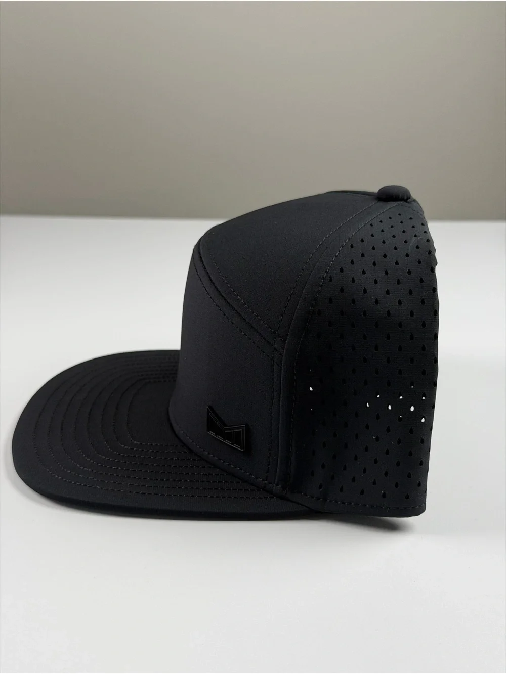 Melin Trenches Icon Hydro Performance Snapback Hat in Black, Classic